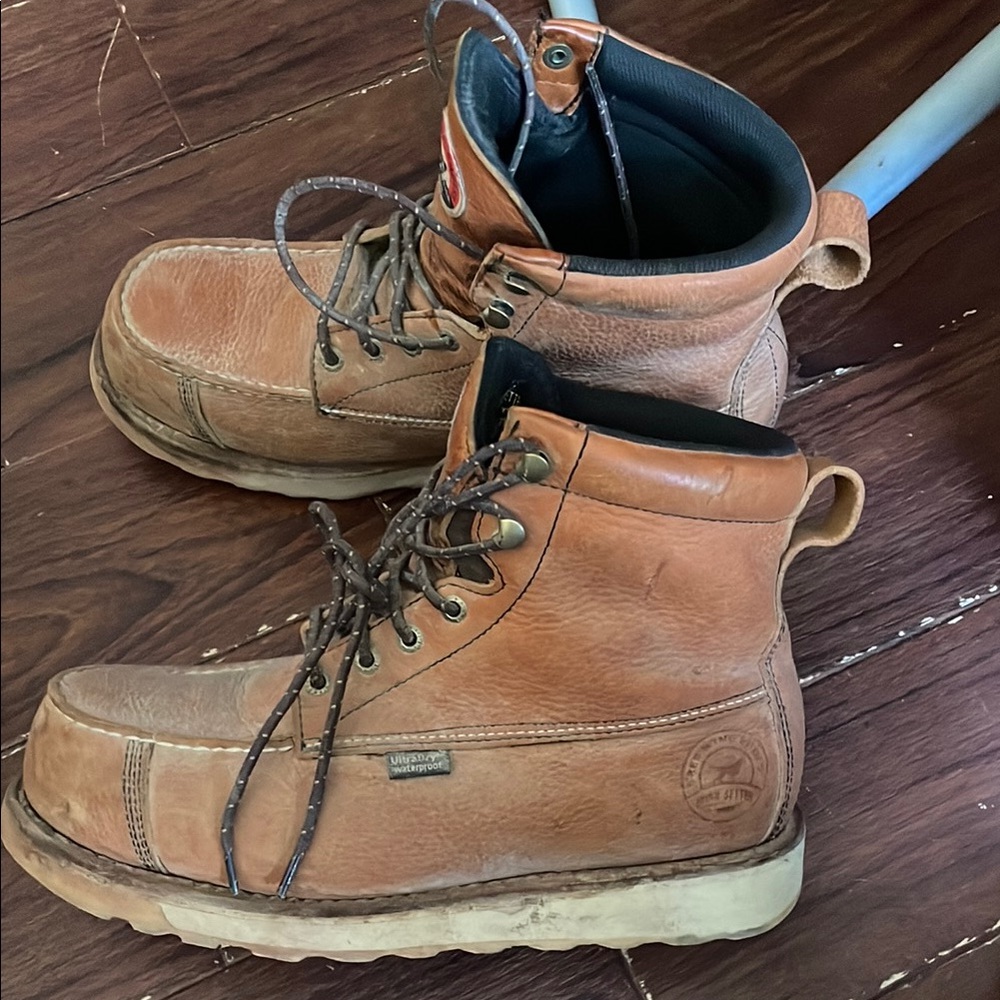 Brown Leather Ankle-High Boots with Reinforced Toe. Redwings